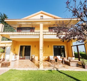 Villa with Pool, Montesilvano