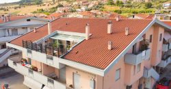 Apartament z tarasem i widokiem na morze w Silvi Marina – 133 m², 4 sypialnie, garaż