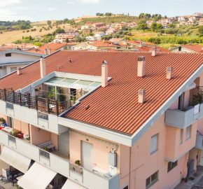Apartament z tarasem i widokiem na morze w Silvi Marina – 133 m², 4 sypialnie, garaż