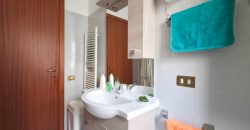 Apartament z tarasem i widokiem na morze w Silvi Marina – 133 m², 4 sypialnie, garaż