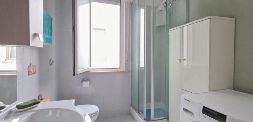 Apartament z tarasem i widokiem na morze w Silvi Marina – 133 m², 4 sypialnie, garaż