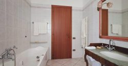 Apartament z tarasem i widokiem na morze w Silvi Marina – 133 m², 4 sypialnie, garaż