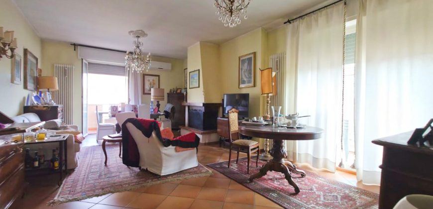 Apartament z tarasem i widokiem na morze w Silvi Marina – 133 m², 4 sypialnie, garaż