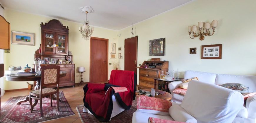 Apartament z tarasem i widokiem na morze w Silvi Marina – 133 m², 4 sypialnie, garaż