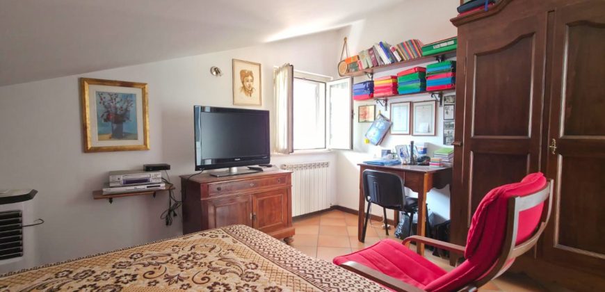 Apartament z tarasem i widokiem na morze w Silvi Marina – 133 m², 4 sypialnie, garaż