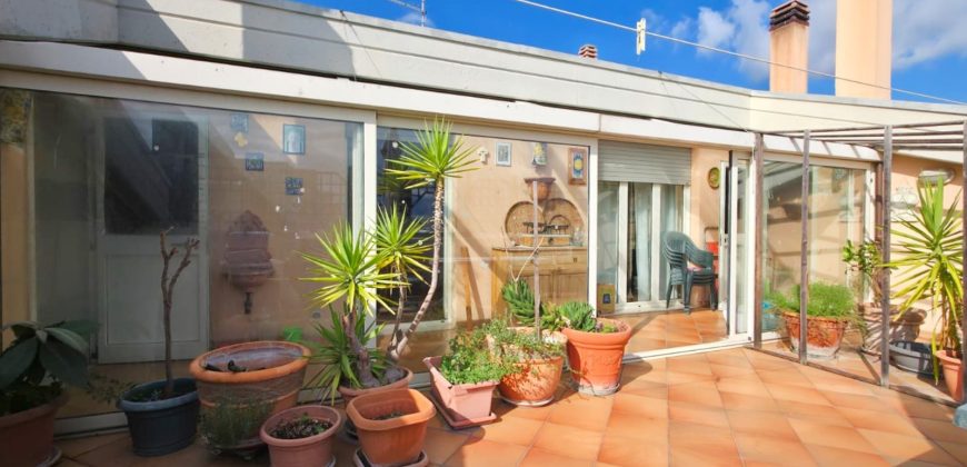 Apartament z tarasem i widokiem na morze w Silvi Marina – 133 m², 4 sypialnie, garaż
