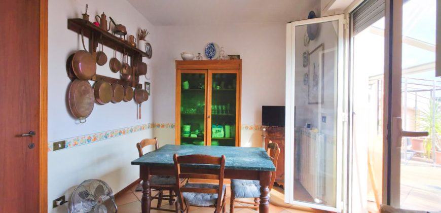 Apartament z tarasem i widokiem na morze w Silvi Marina – 133 m², 4 sypialnie, garaż