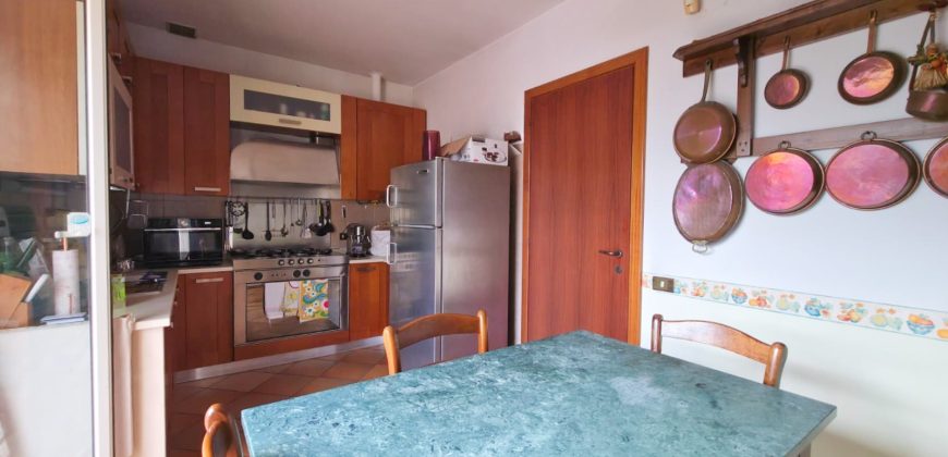 Apartament z tarasem i widokiem na morze w Silvi Marina – 133 m², 4 sypialnie, garaż