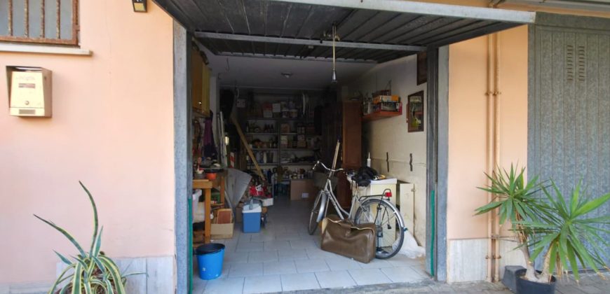Apartament z tarasem i widokiem na morze w Silvi Marina – 133 m², 4 sypialnie, garaż