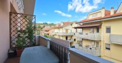 Apartament z tarasem i widokiem na morze w Silvi Marina – 133 m², 4 sypialnie, garaż