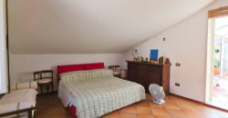 Apartament z tarasem i widokiem na morze w Silvi Marina – 133 m², 4 sypialnie, garaż