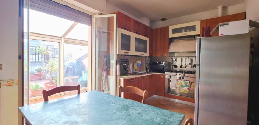 Apartament z tarasem i widokiem na morze w Silvi Marina – 133 m², 4 sypialnie, garaż